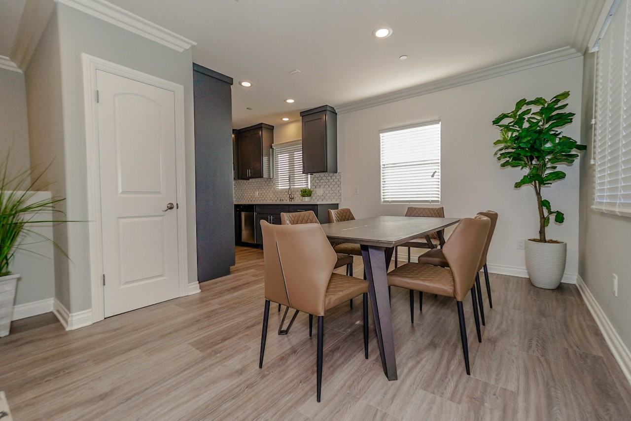 4508 Esmeralda Street, Unit 4508 1/2 - Photo 5 of 50