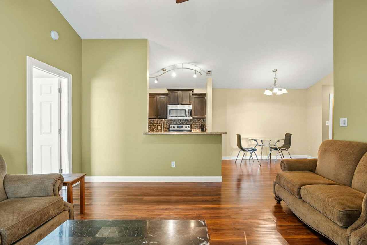 4530 Village Ct, Unit 5 - Photo 7 of 33