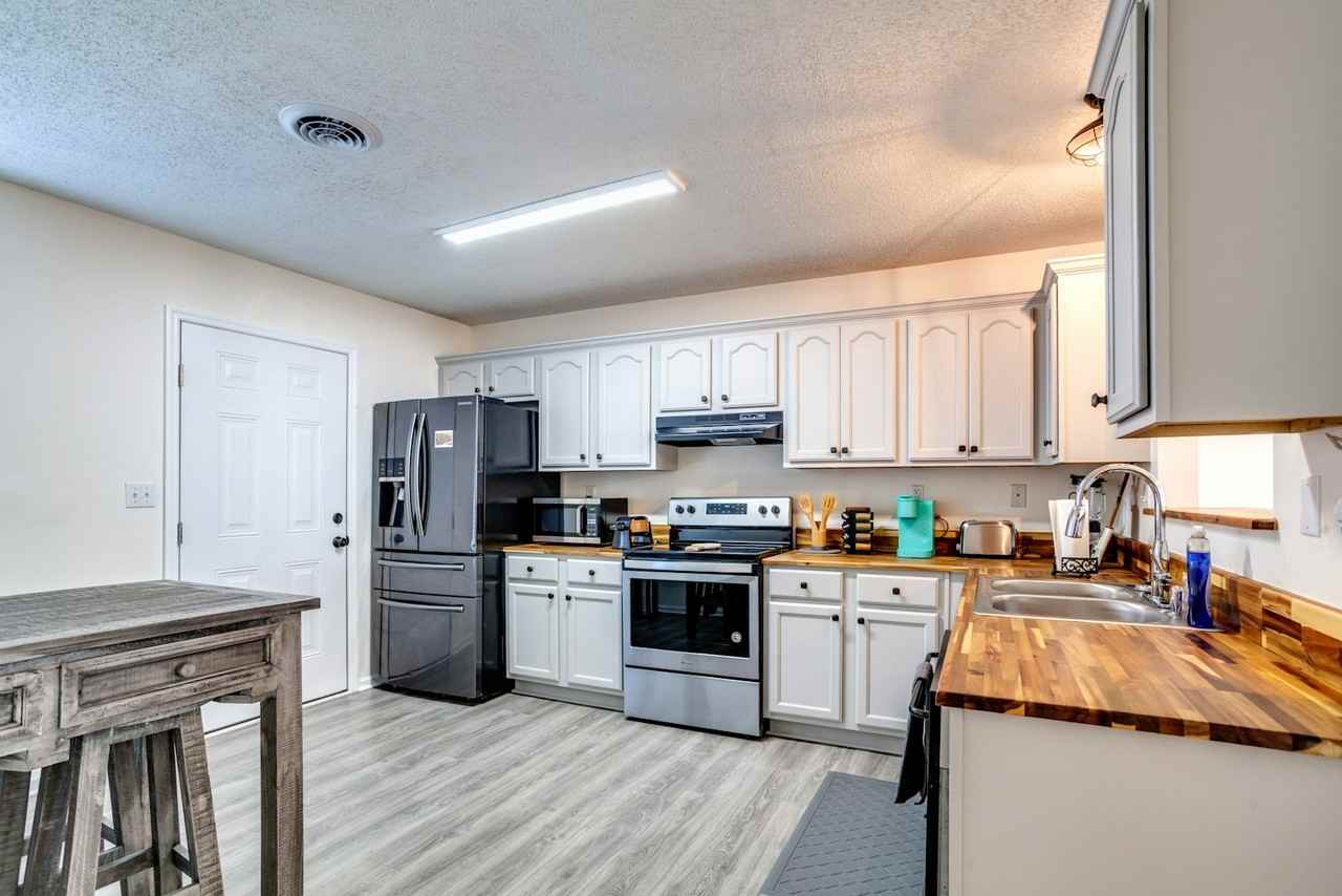 720 Monroe Senter St - Photo 2 of 11