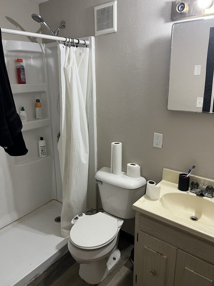 418 Forest Ave N #3 - Photo 5 of 5