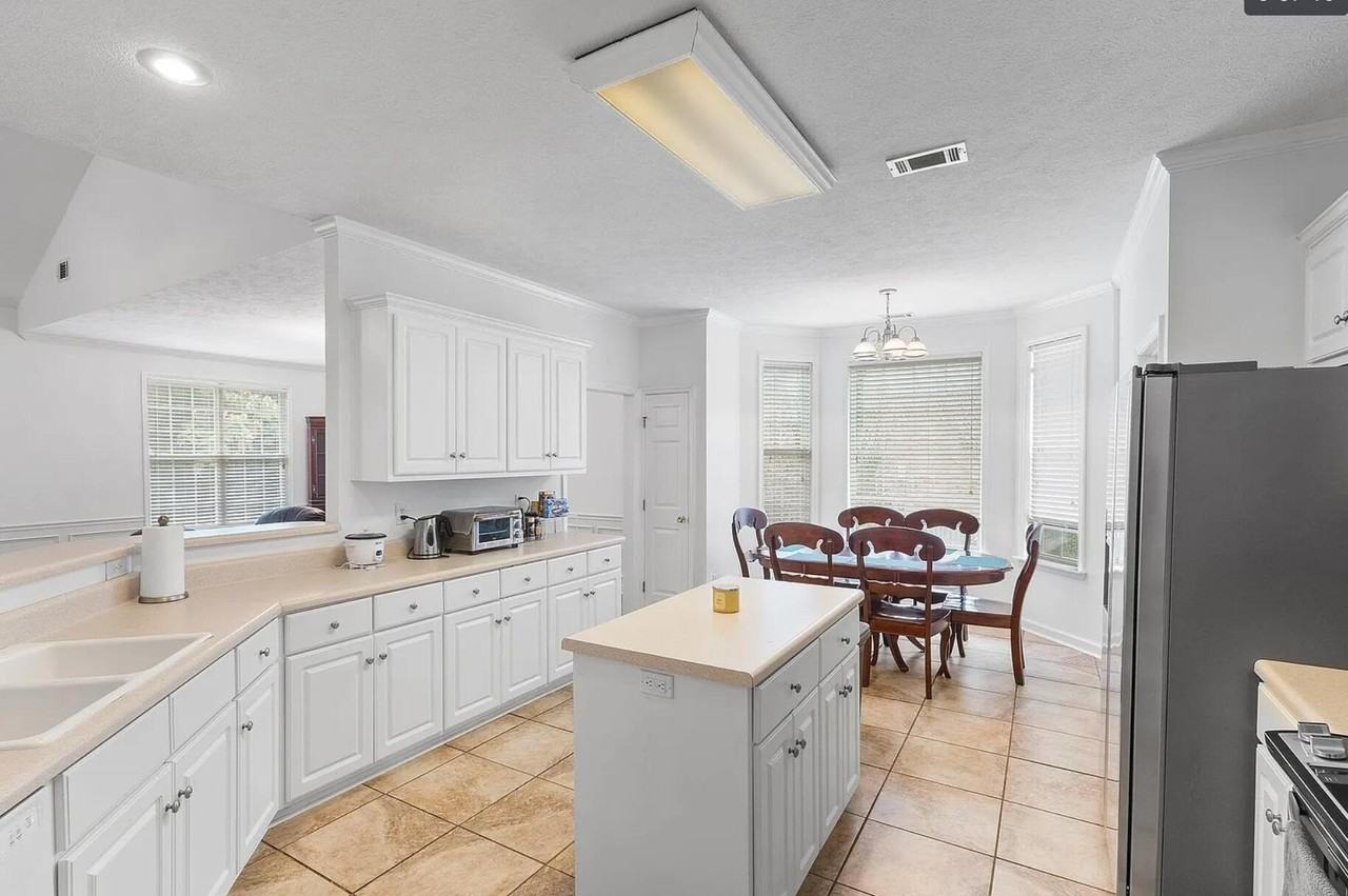 338 Bisham Ct - Photo 2 of 8