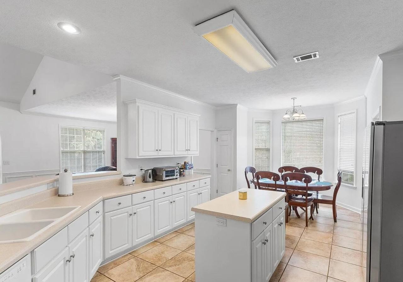 338 Bisham Ct - Photo 3 of 8