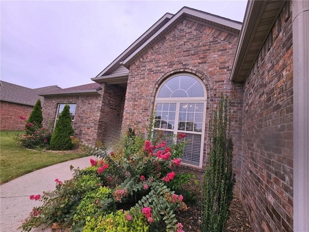 1300 Sw Willow Bend Ave - Photo 2 of 15