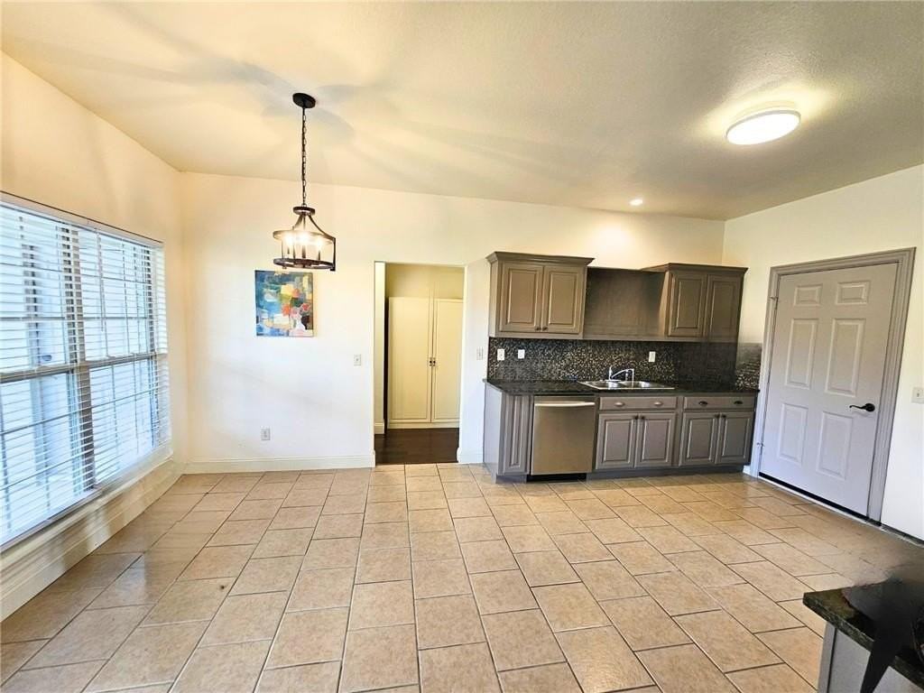 1300 Sw Willow Bend Ave - Photo 6 of 15