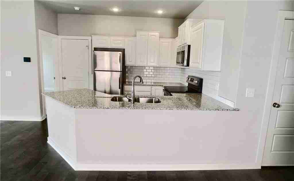 1690 N Izard Ln - Photo 4 of 10