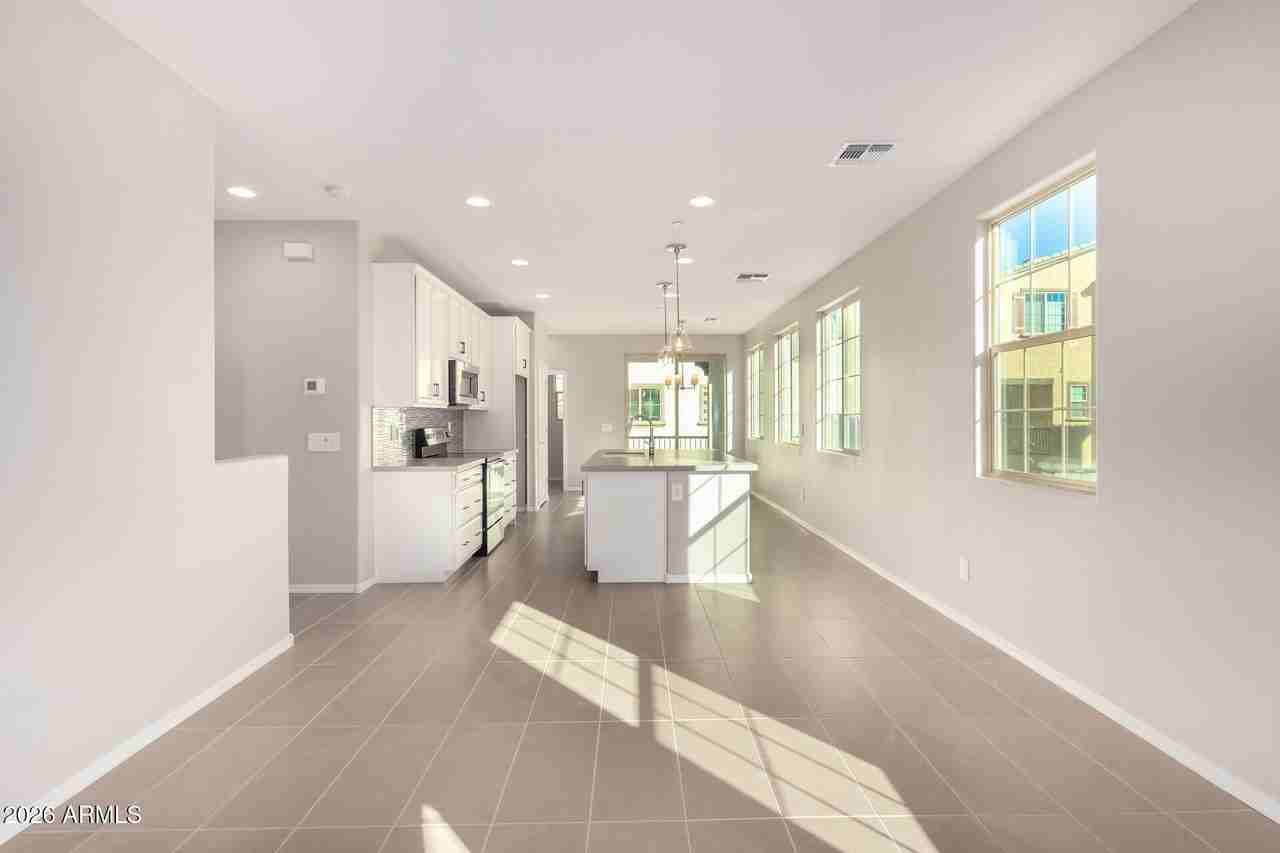 1677 E Chelsea Ln - Photo 5 of 41