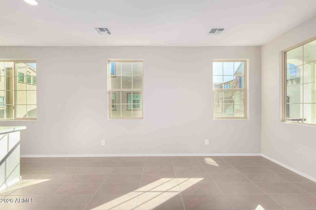 1677 E Chelsea Ln - Photo 6 of 41