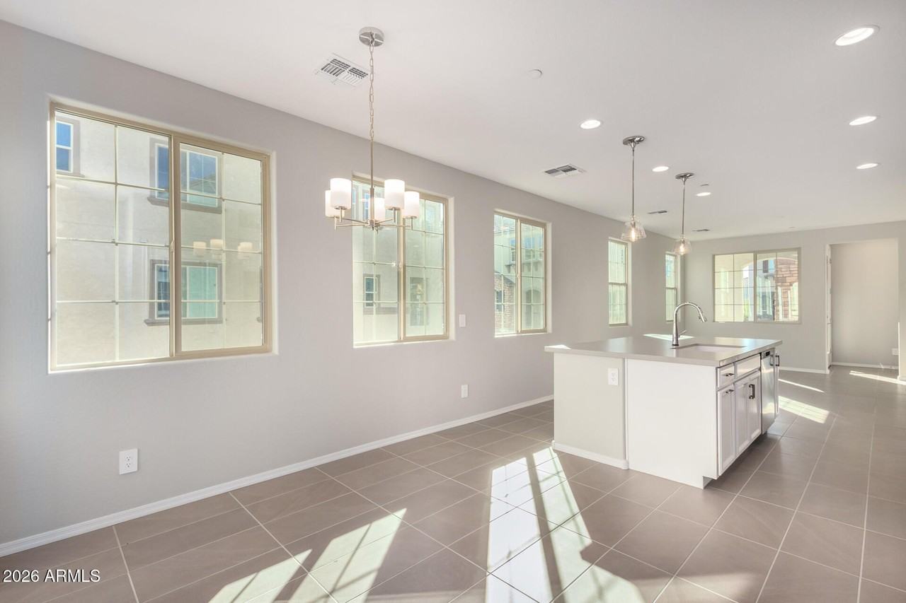 1677 E Chelsea Ln - Photo 7 of 41