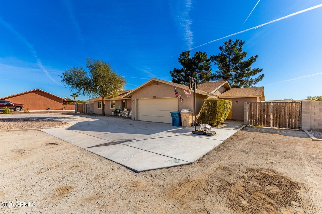 2421 S 221st Ave - Photo 4 of 32