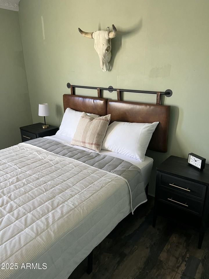 1934 E Mitchell Dr - Photo 7 of 18