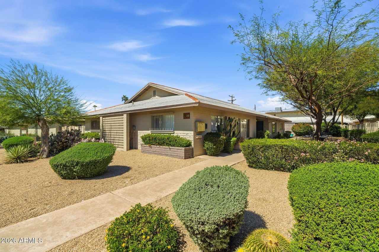 3640 E Montecito Ave Apt 2 - Photo 2 of 30