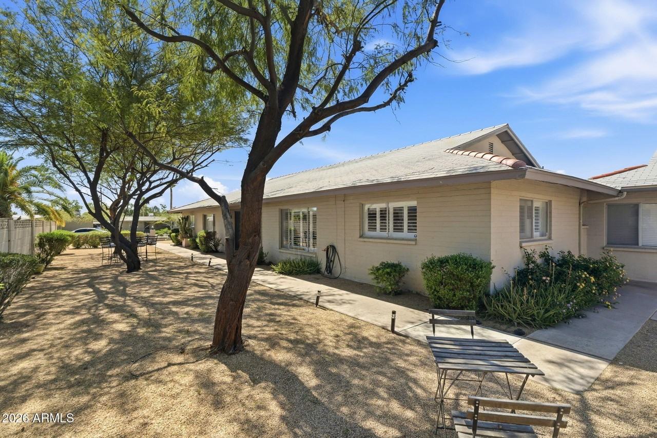 3640 E Montecito Ave Apt 2 - Photo 5 of 30