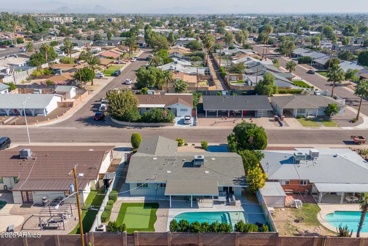 4014 N 81st St - Photo 5 of 37