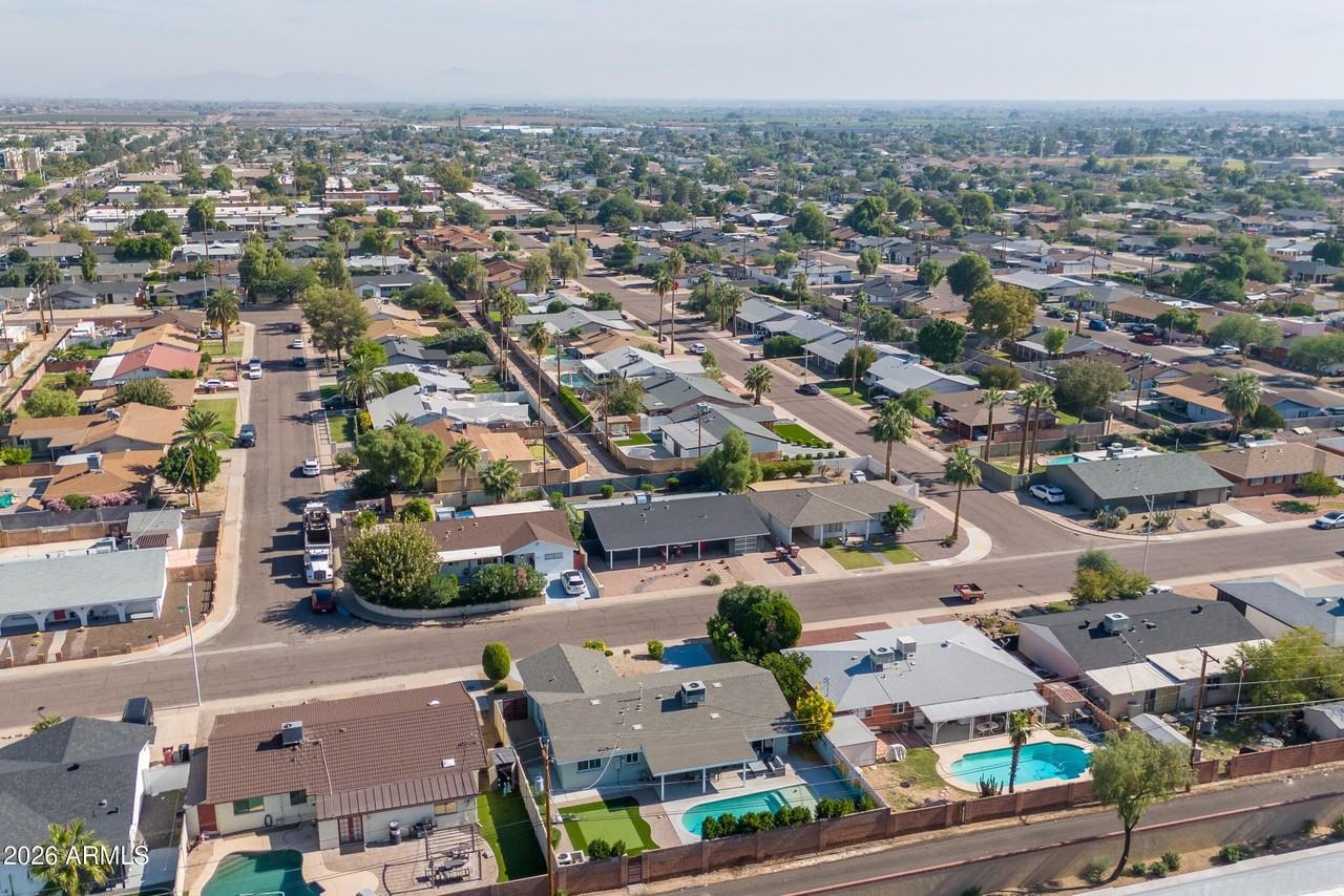 4014 N 81st St - Photo 6 of 37