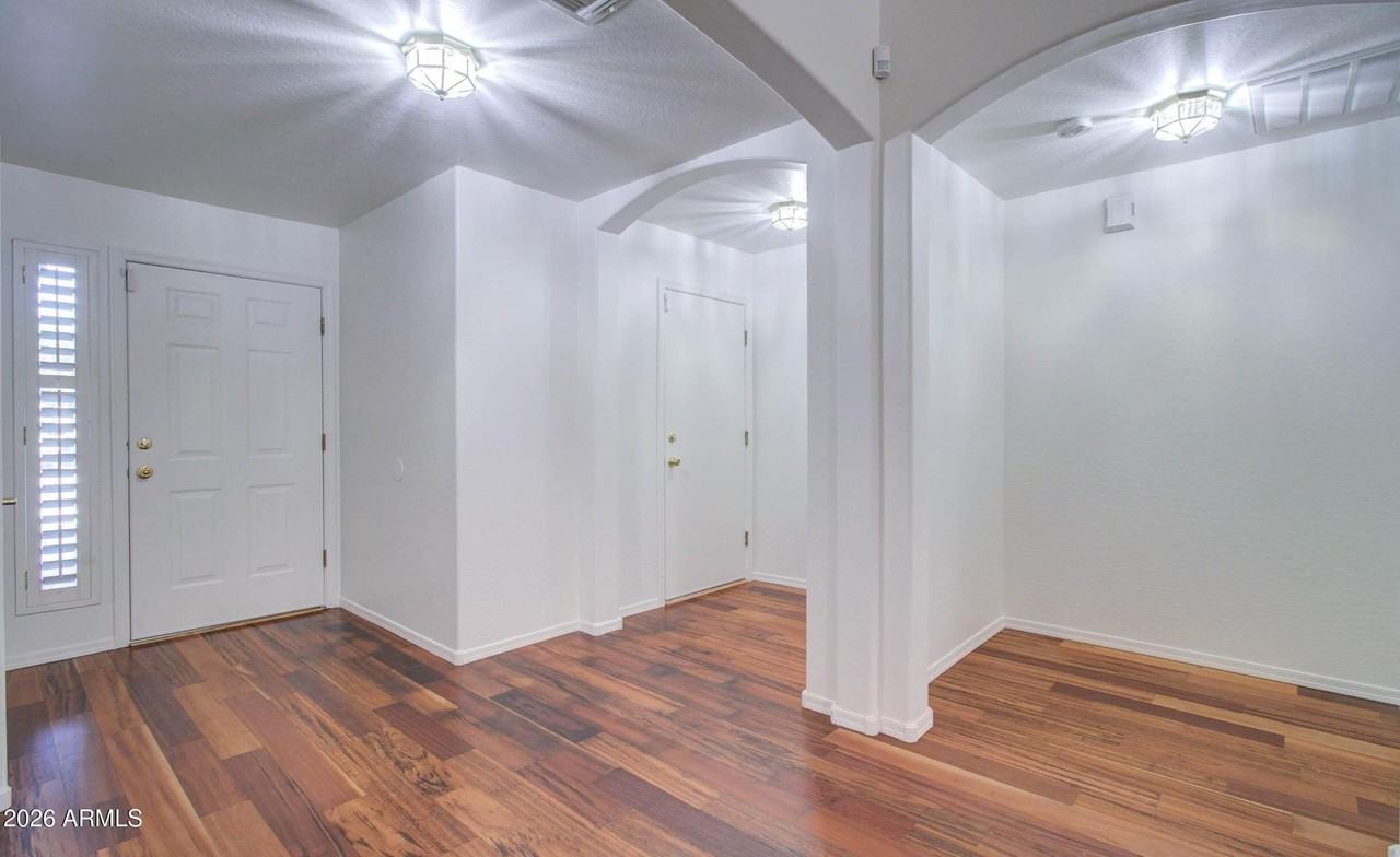 9271 W Sunnyslope Ln - Photo 2 of 5