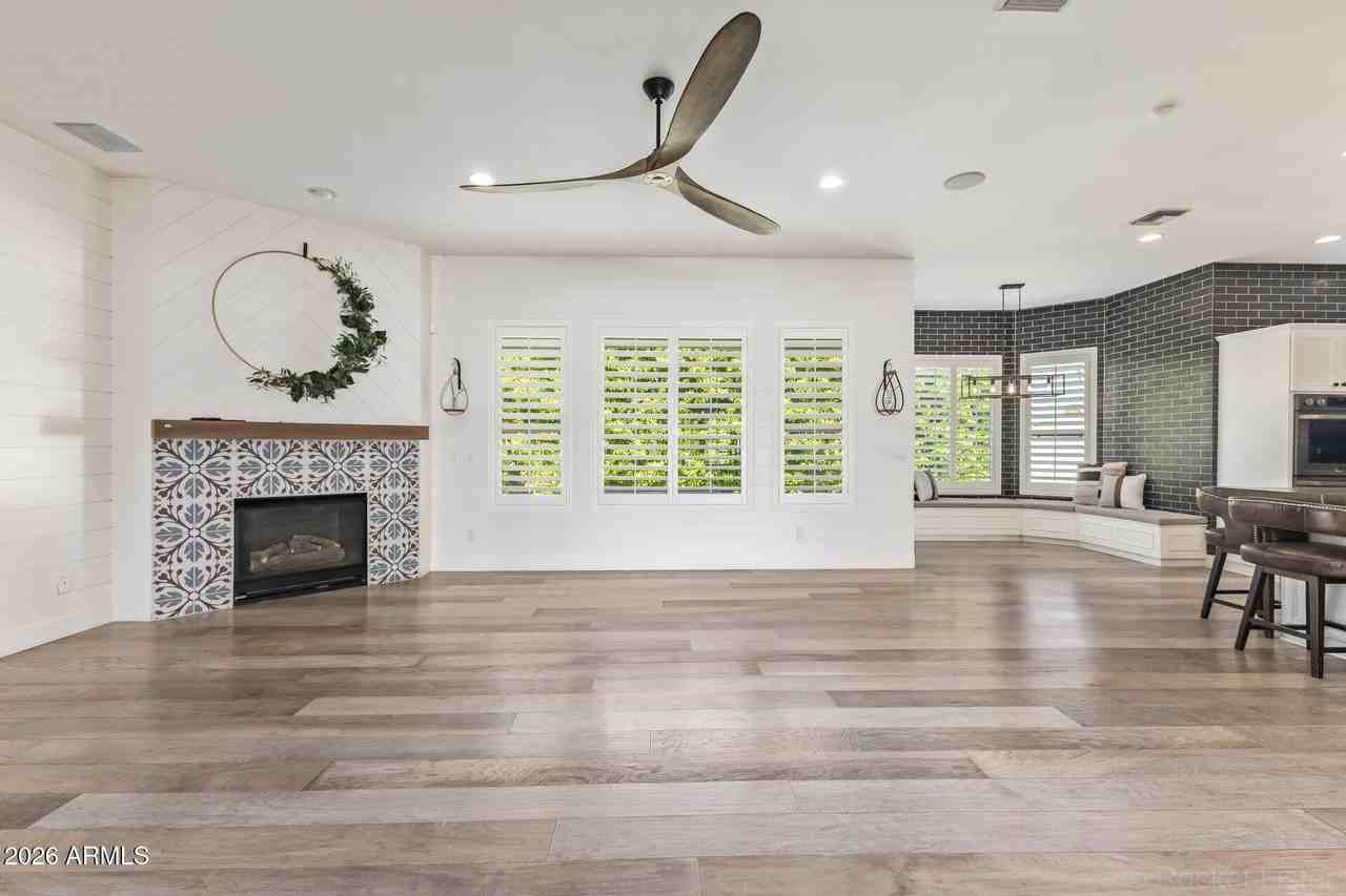 326 W Loma Ln - Photo 5 of 35