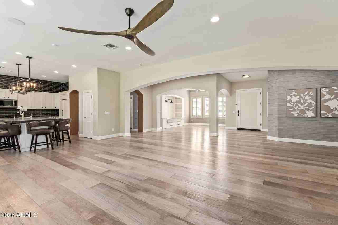 326 W Loma Ln - Photo 7 of 35