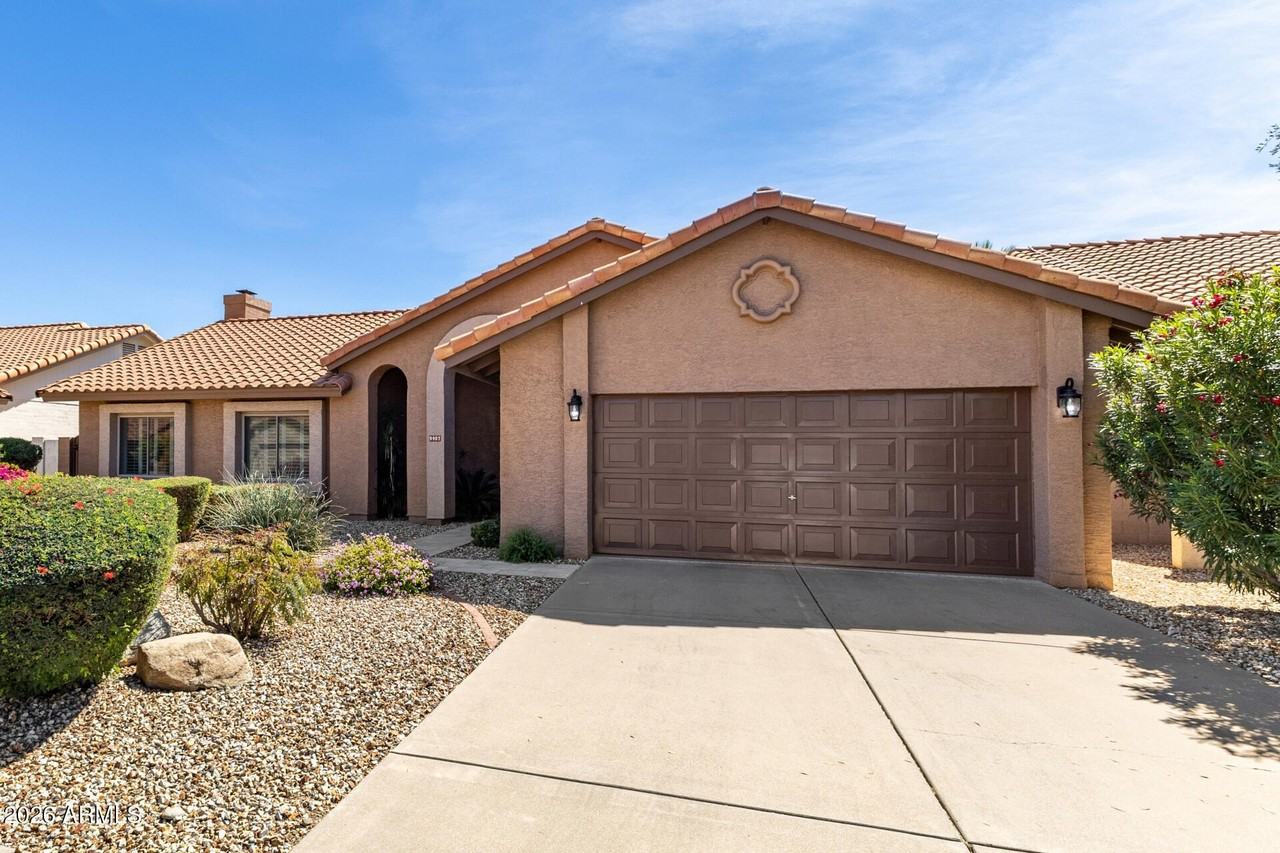 9907 E Wood Dr - Photo 2 of 38