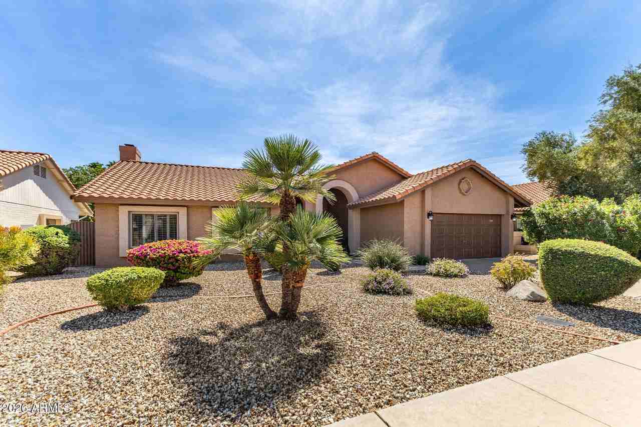 9907 E Wood Dr - Photo 3 of 38