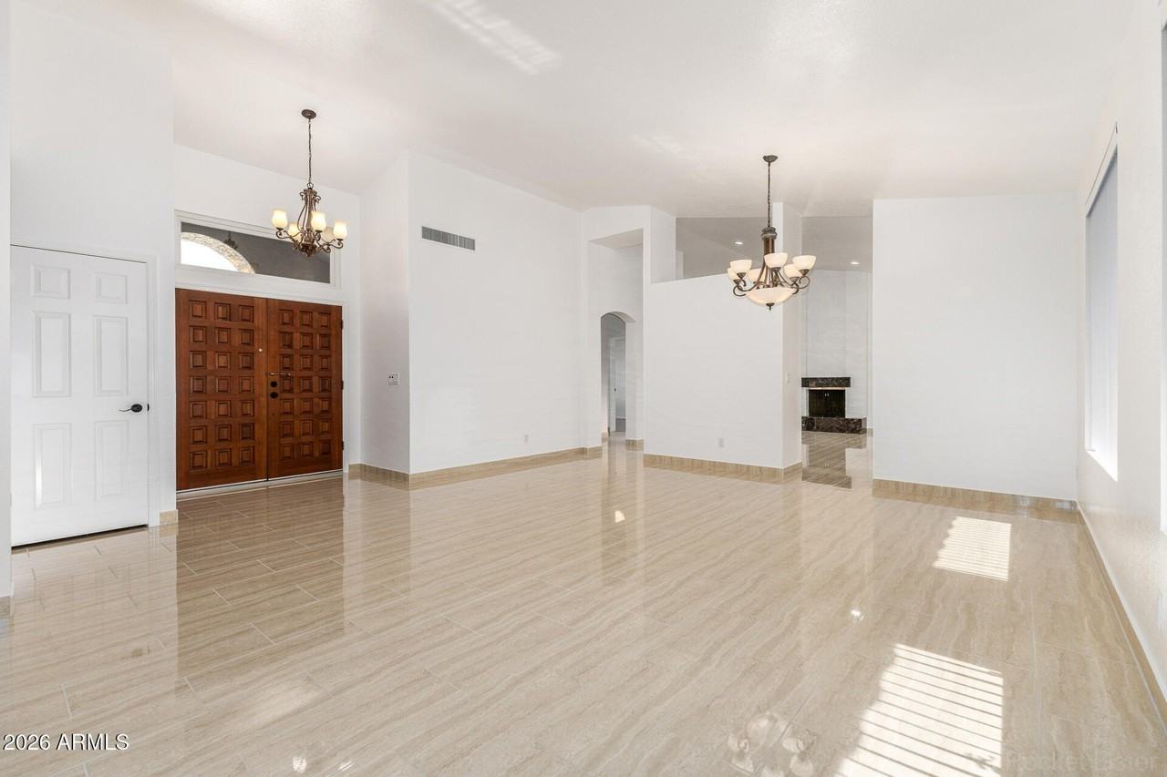 9907 E Wood Dr - Photo 6 of 38