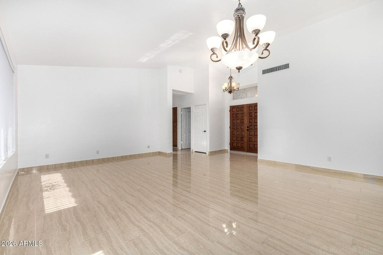 9907 E Wood Dr - Photo 7 of 38