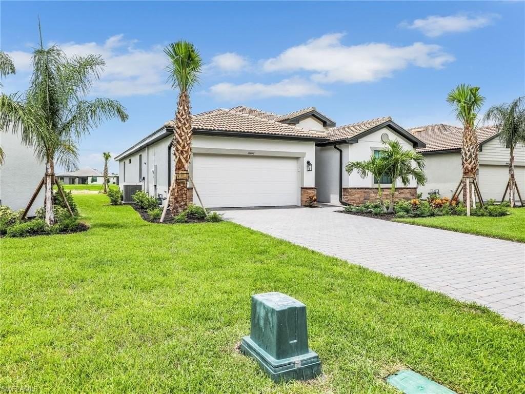 19097 Hinkley Dr - Photo 2 of 43