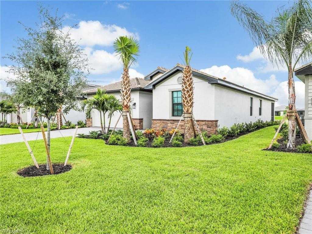 19097 Hinkley Dr - Photo 3 of 43