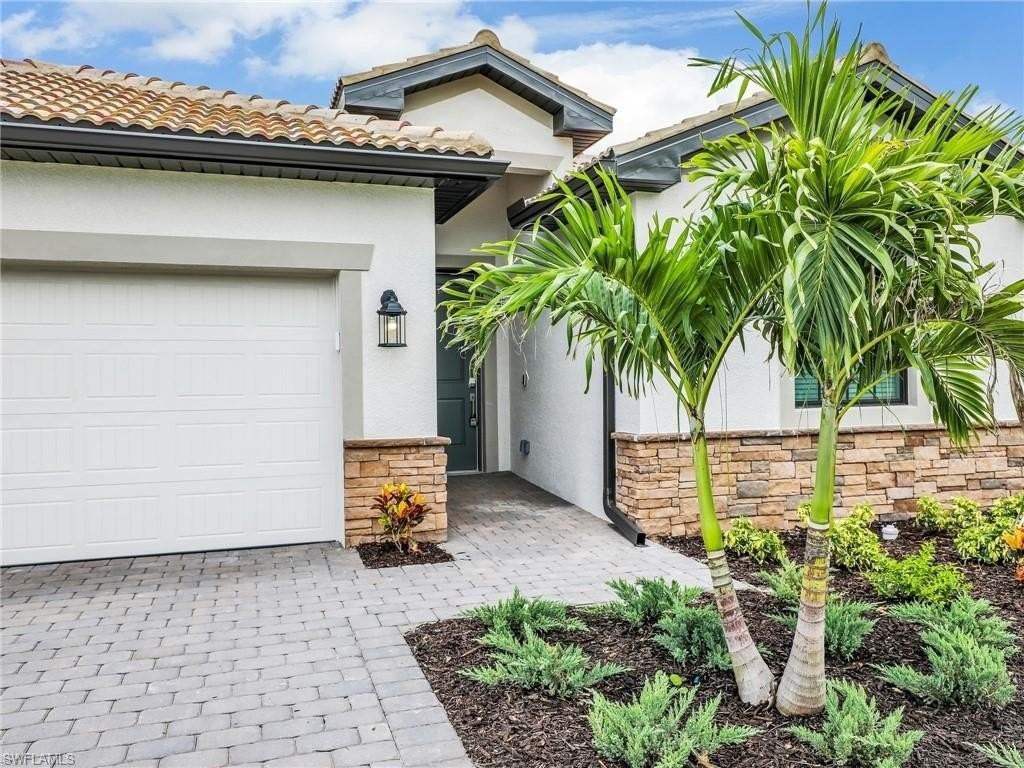 19097 Hinkley Dr - Photo 4 of 43