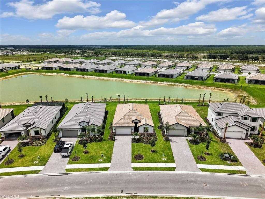 19097 Hinkley Dr - Photo 5 of 43