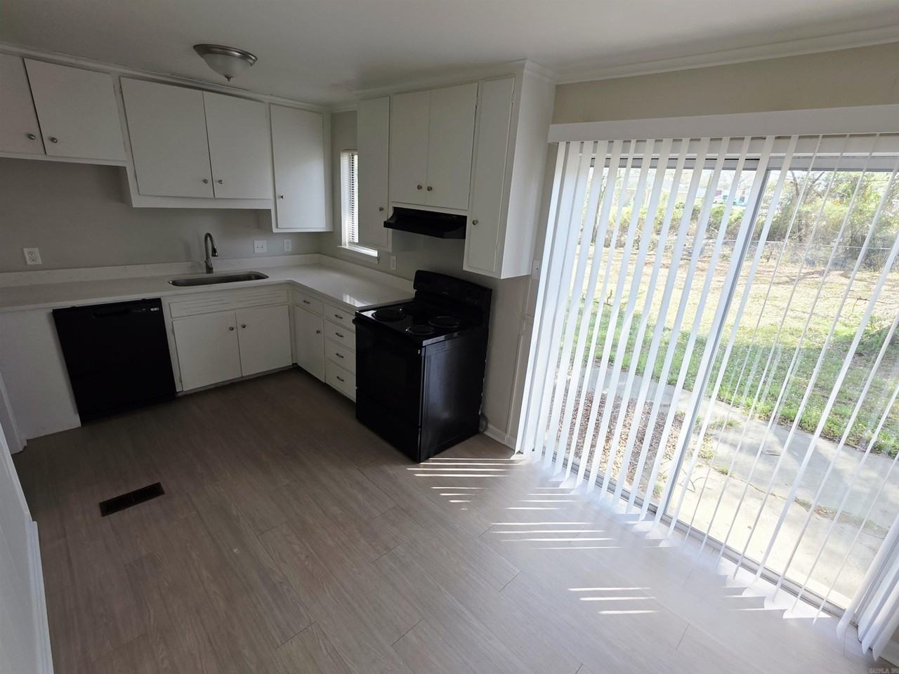 5205 Primrose Ln - Photo 4 of 13