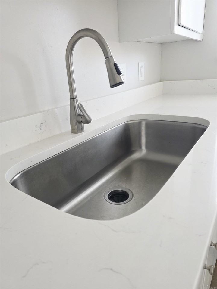 5205 Primrose Ln - Photo 6 of 13