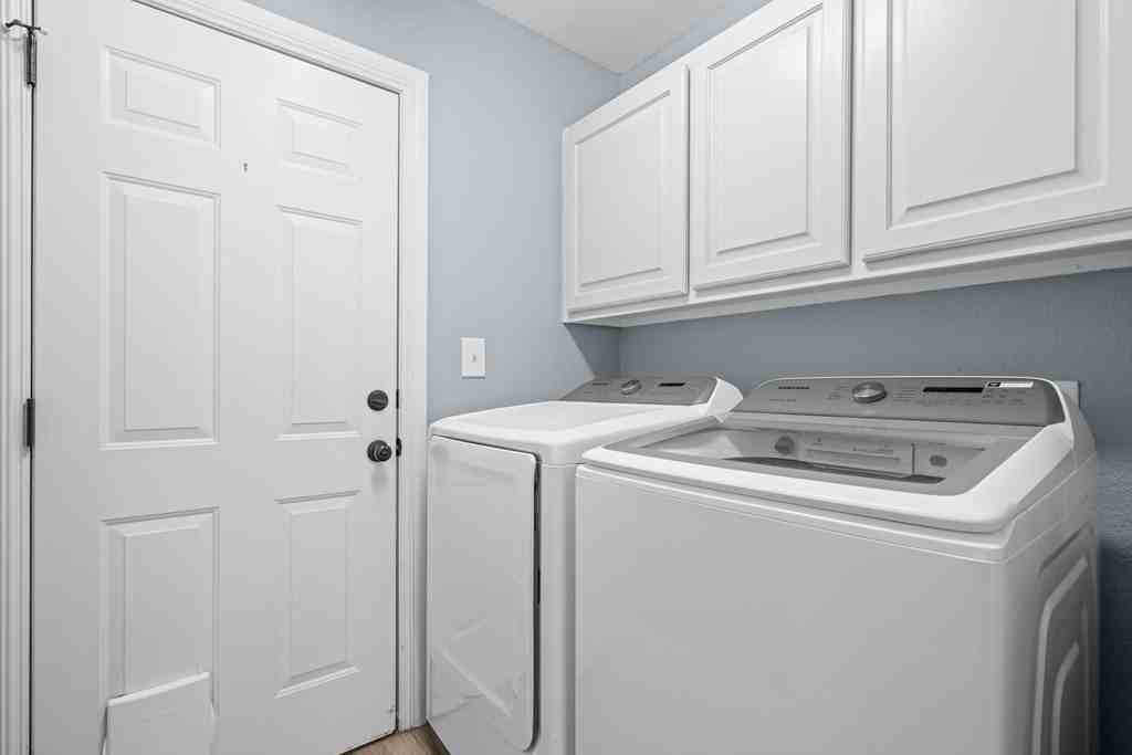 423 Augusta Dr - Photo 3 of 32