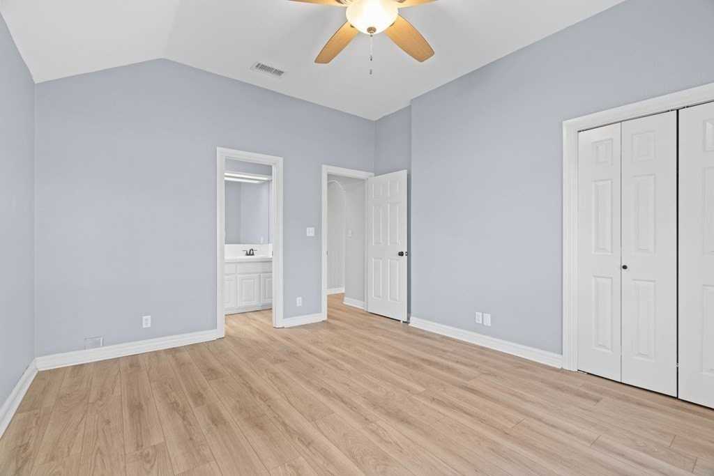 423 Augusta Dr - Photo 5 of 32