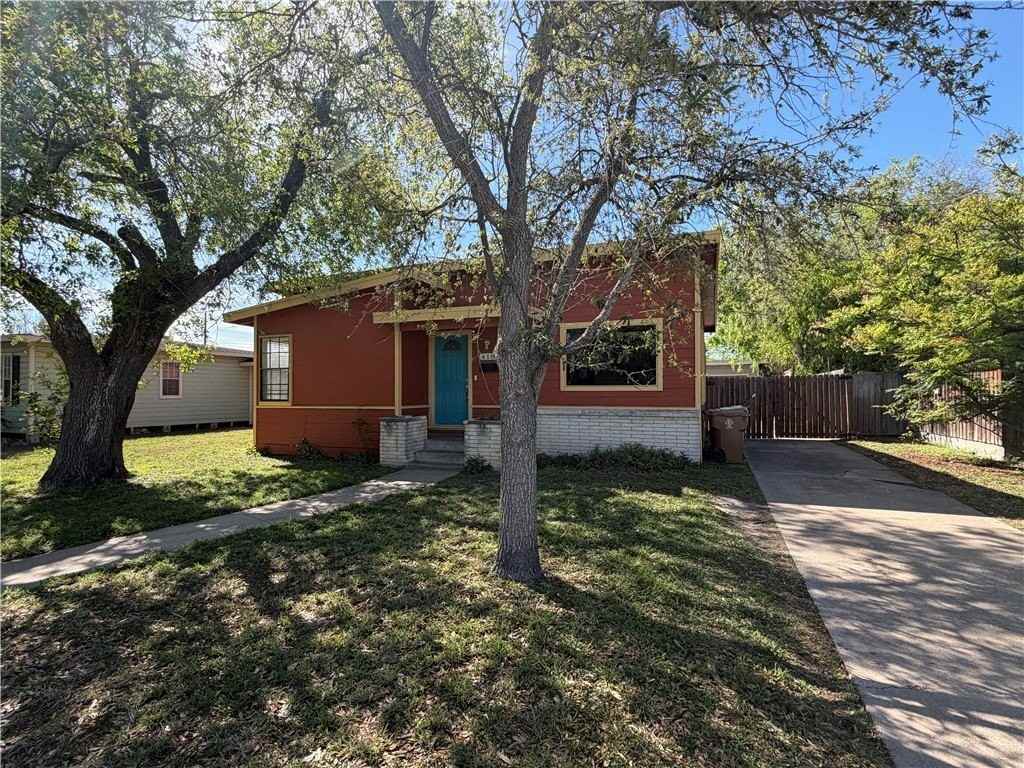 418 Waverly Dr - Photo 2 of 23