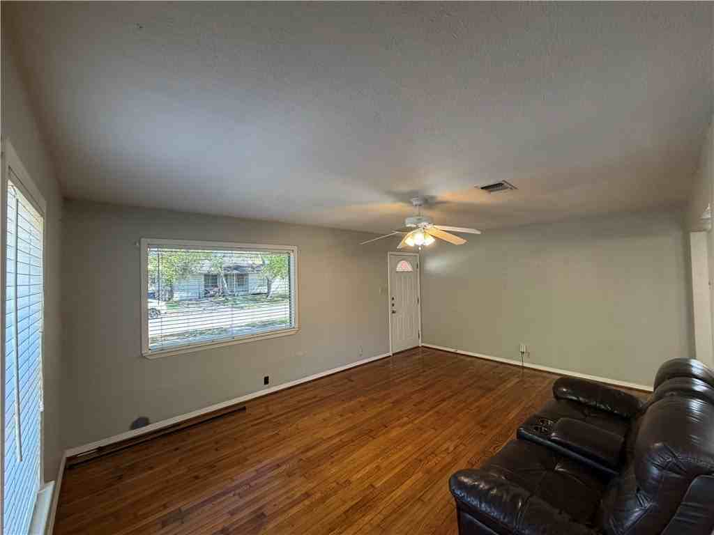 418 Waverly Dr - Photo 5 of 23