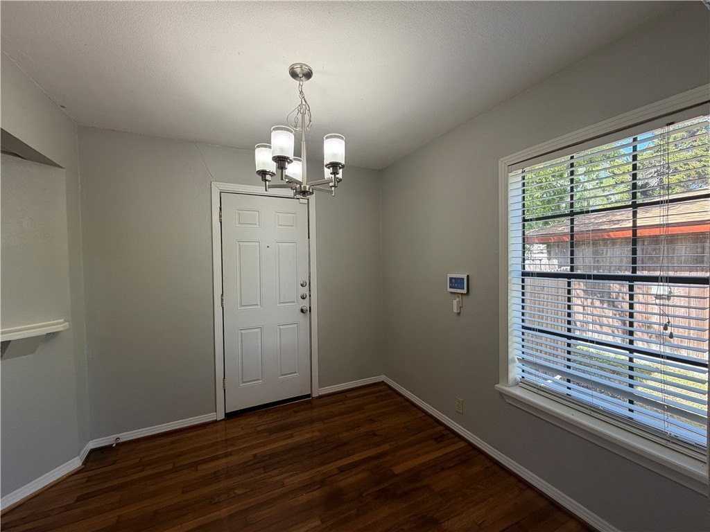 418 Waverly Dr - Photo 6 of 23