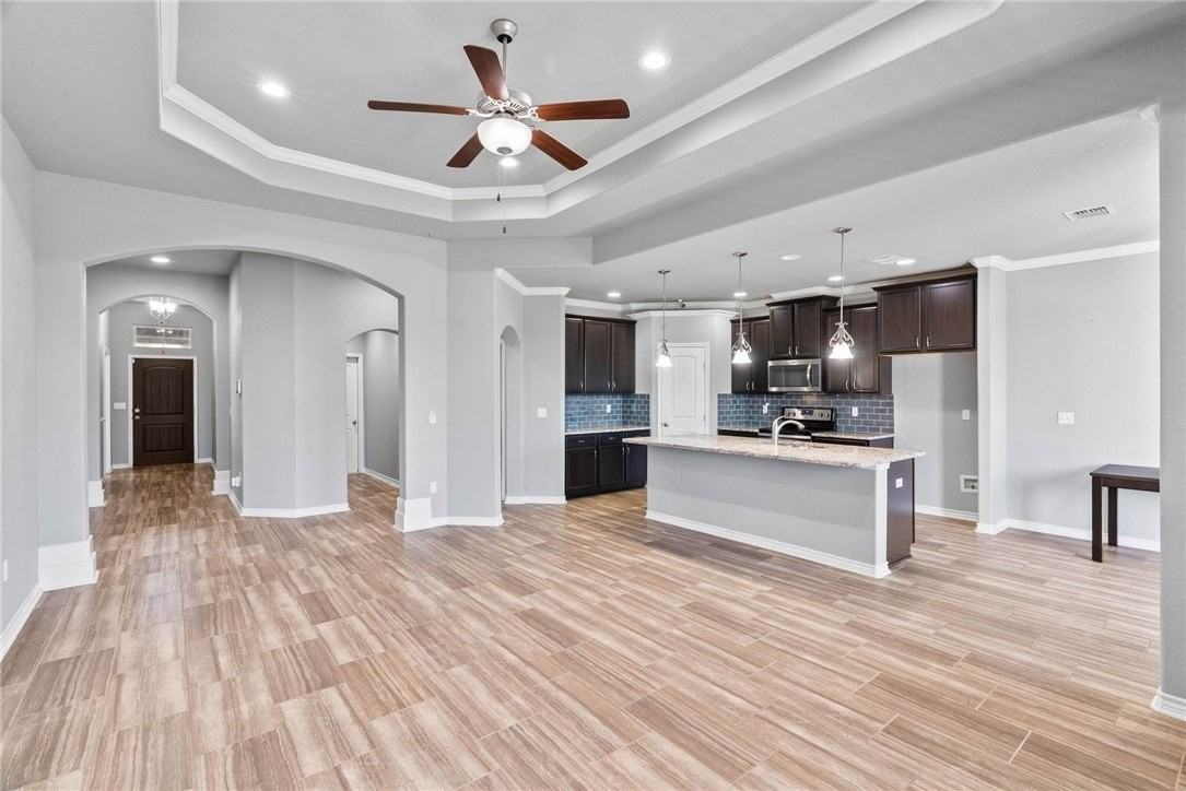 1107 Pasadena St - Photo 4 of 20