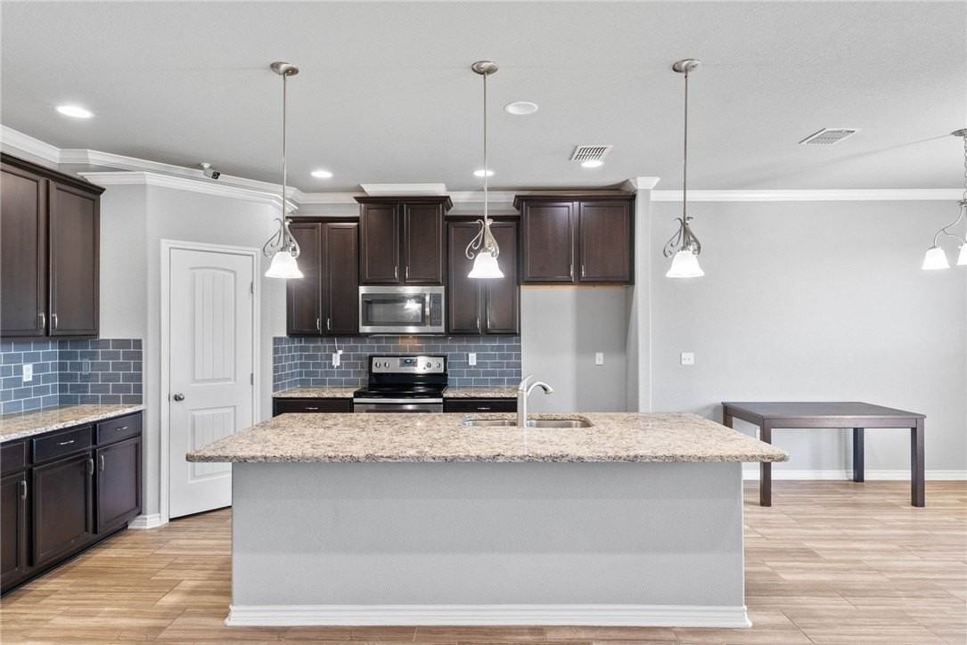 1107 Pasadena St - Photo 5 of 20