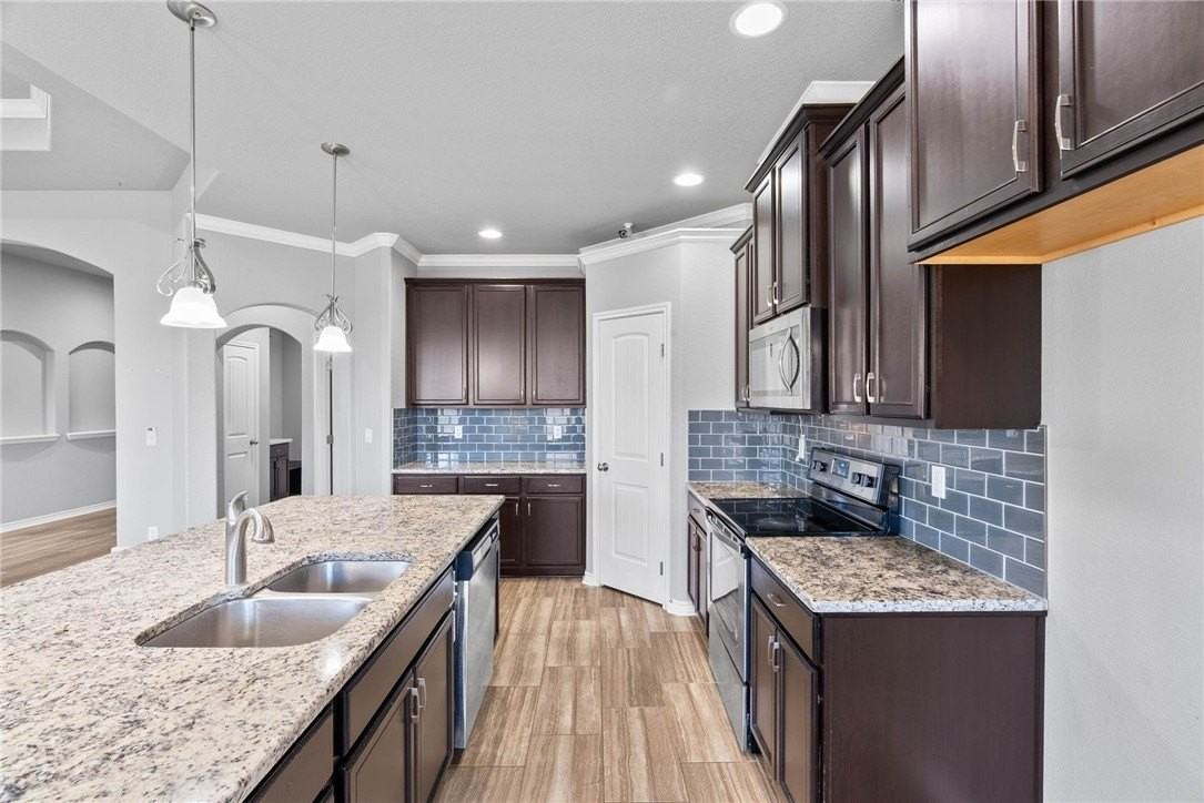 1107 Pasadena St - Photo 6 of 20