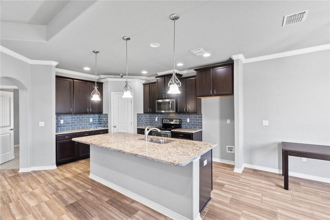 1107 Pasadena St - Photo 7 of 20