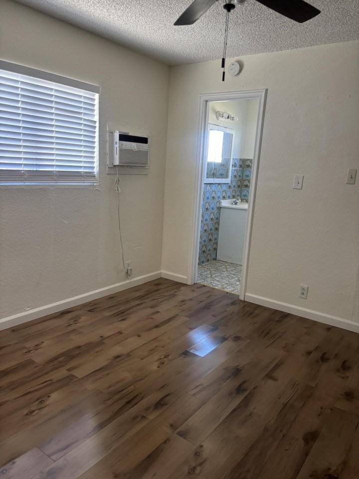 83632 Manzanita Ave Unit B - Photo 3 of 6