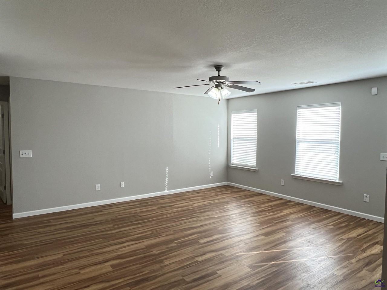 204 Edgarton Way - Photo 5 of 33