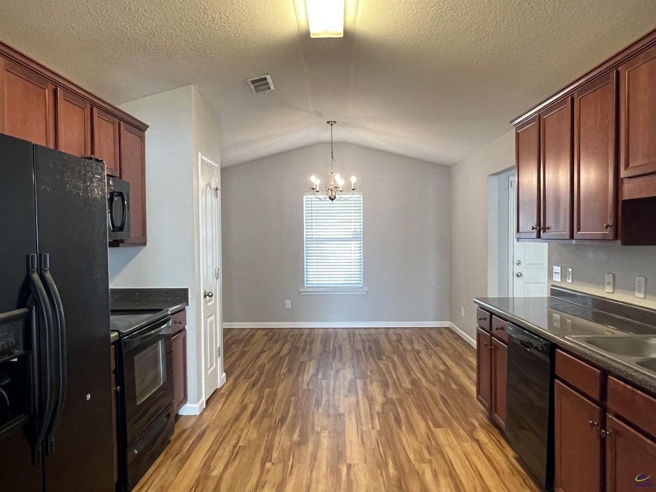 204 Edgarton Way - Photo 7 of 33