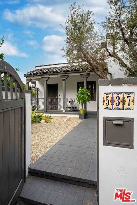 535 N Poinsettia Pl - Photo 6 of 33