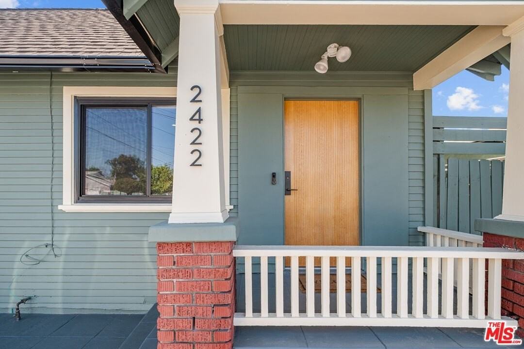 2422 W 30th St Unit 2422 - Photo 3 of 22