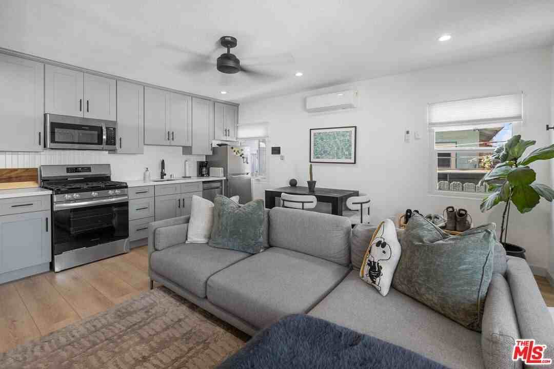 2422 W 30th St Unit 2422 - Photo 4 of 22