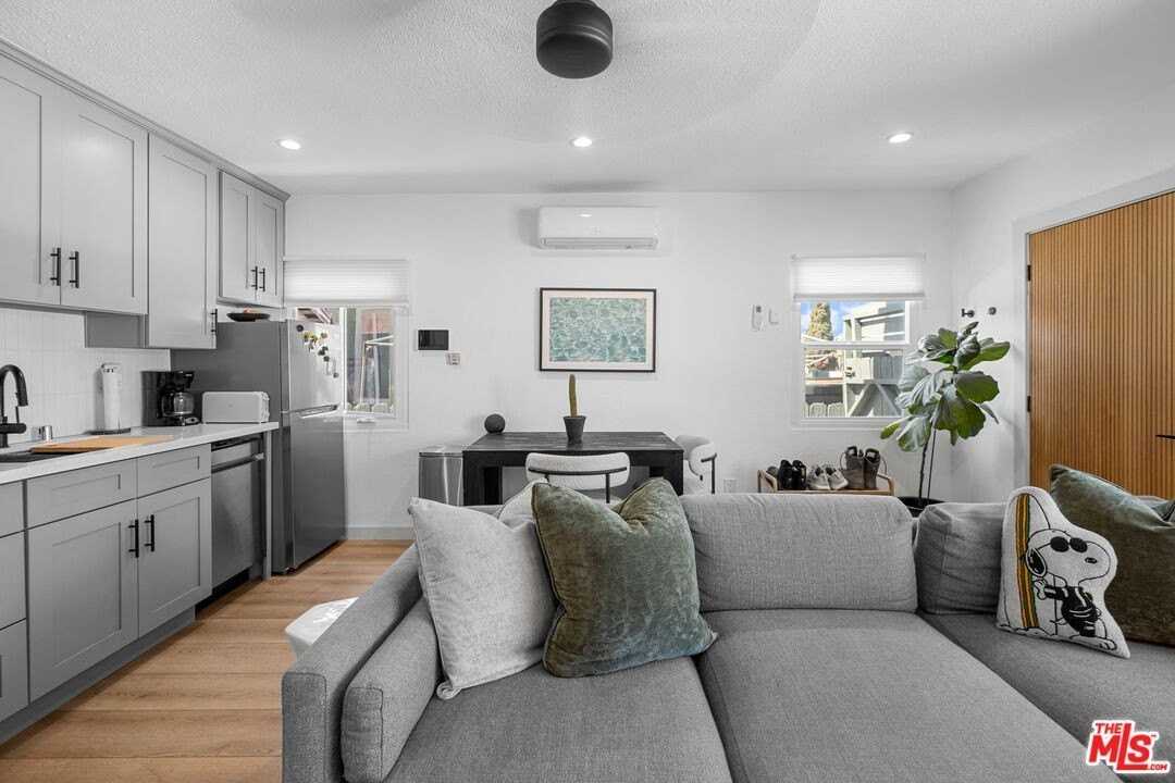 2422 W 30th St Unit 2422 - Photo 5 of 22