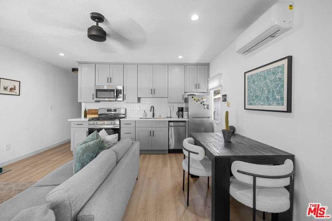 2422 W 30th St Unit 2422 - Photo 7 of 22