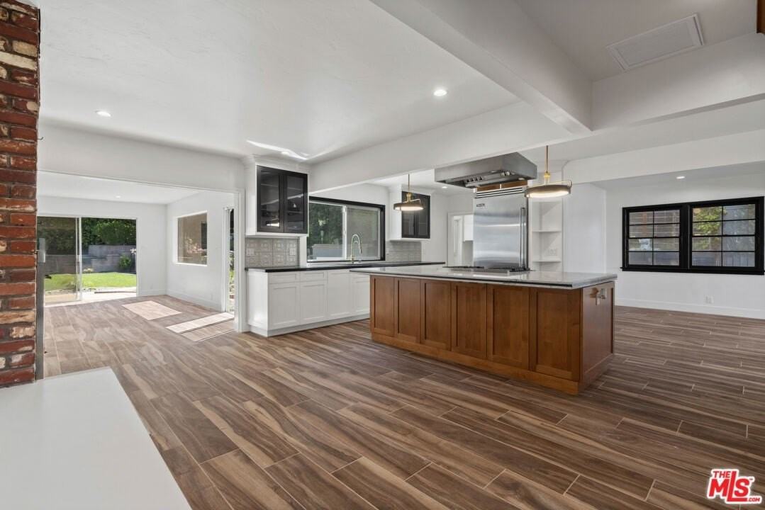 5266 Veronica St - Photo 4 of 43