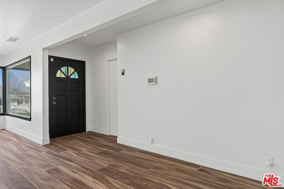 5266 Veronica St - Photo 5 of 43